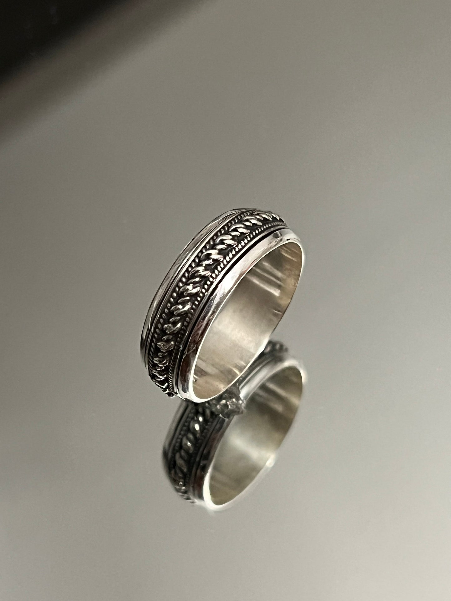 Men's Bali Spinner Engagement Band