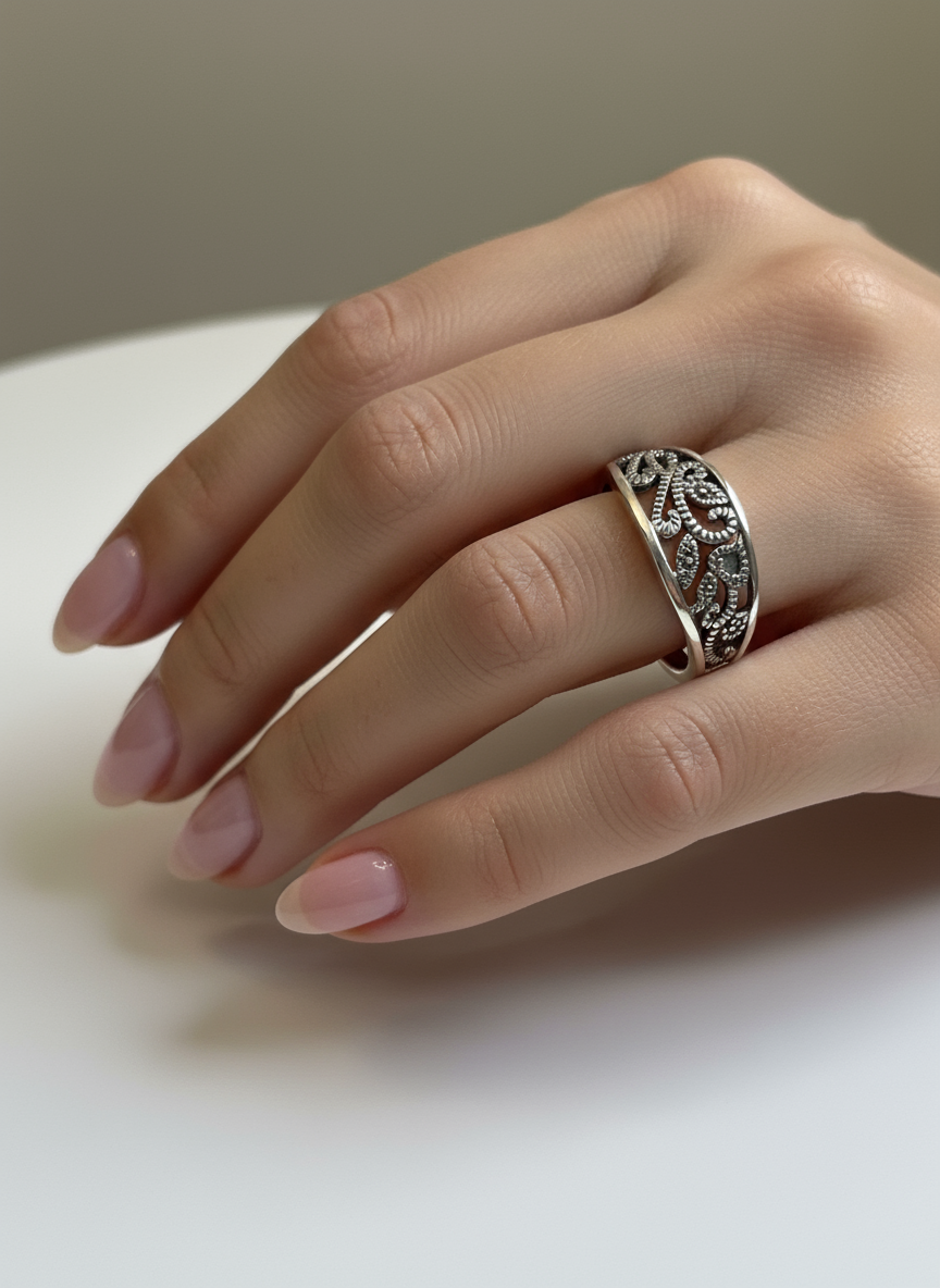 Evil Eye Leaf Vines Ring