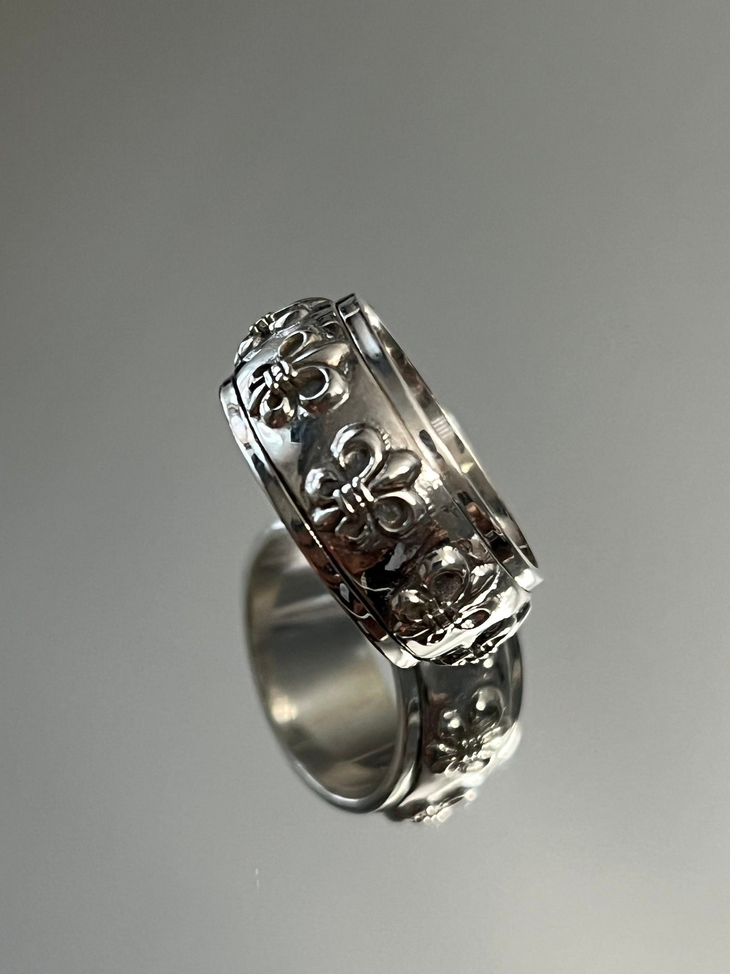 Fleur De Lis Spinner Band