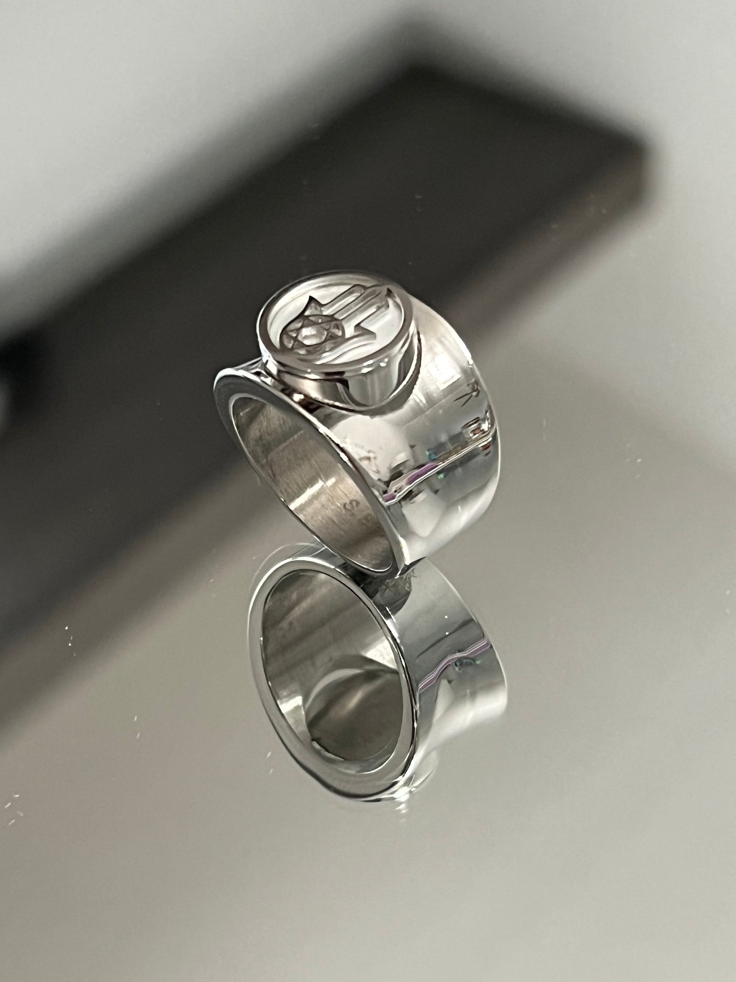 Mother of Pearl Look Hamza Ring