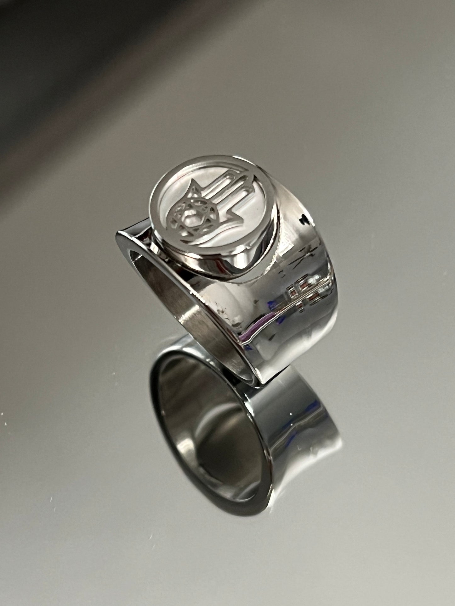 Mother of Pearl Look Hamza Ring