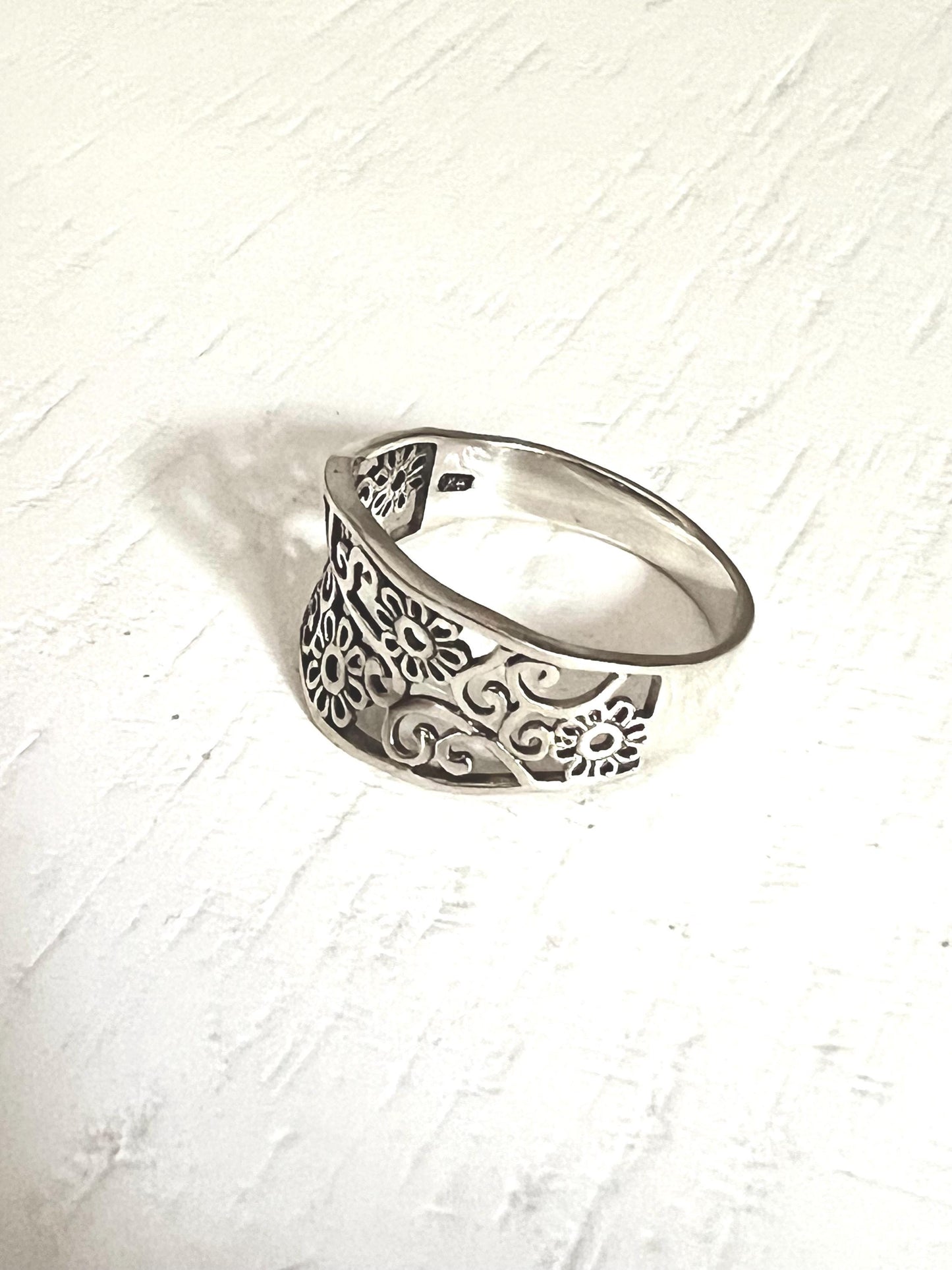 Sterling Silver Daisy Vine Ring: Minimalist Floral Band