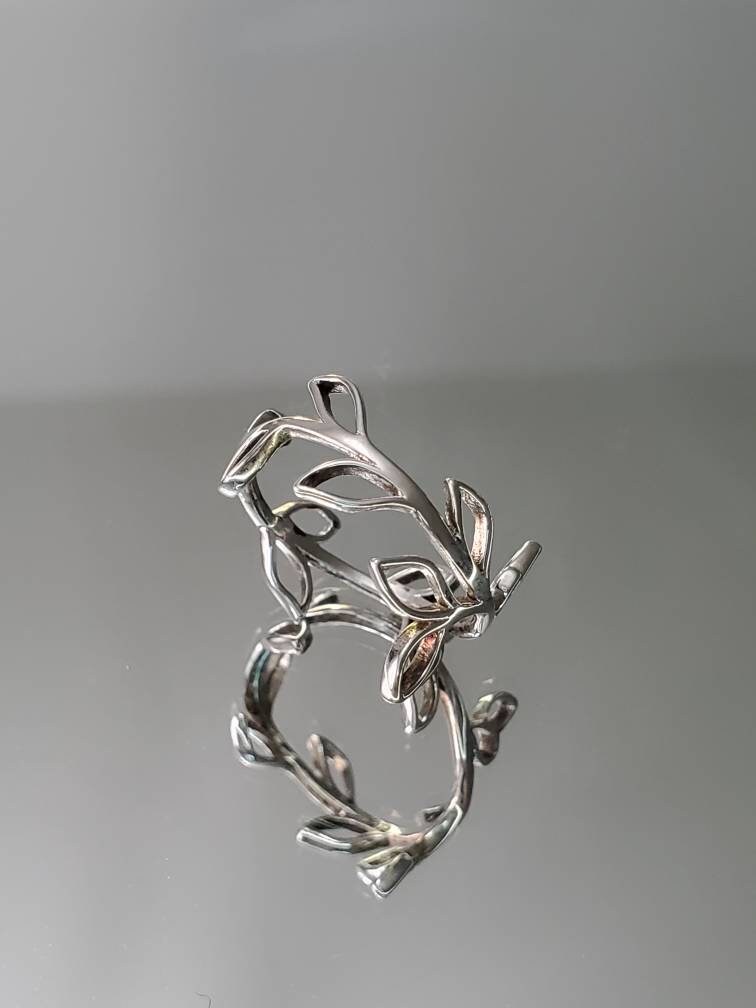Sterling Silver Leaves Ring, Leaf Women's Ring, Olive Ring, Statement Band, 925 non tarnish Silver, sizes 3-13