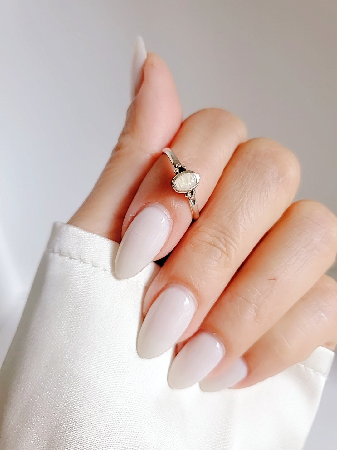 Sterling Silver Mother of Pearl Ring, Women Ring, Dainty Ring, Solitaire Ring, Engagement Ring, Promise Wedding Ring, 925 Stamped