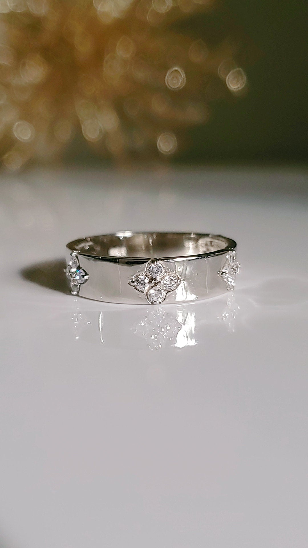 Sterling Silver Clover Ring, Clover 925 Band, Thumb Ring, Clover Ring with Simulated Diamonds, Anniversary Gift, Wedding Band