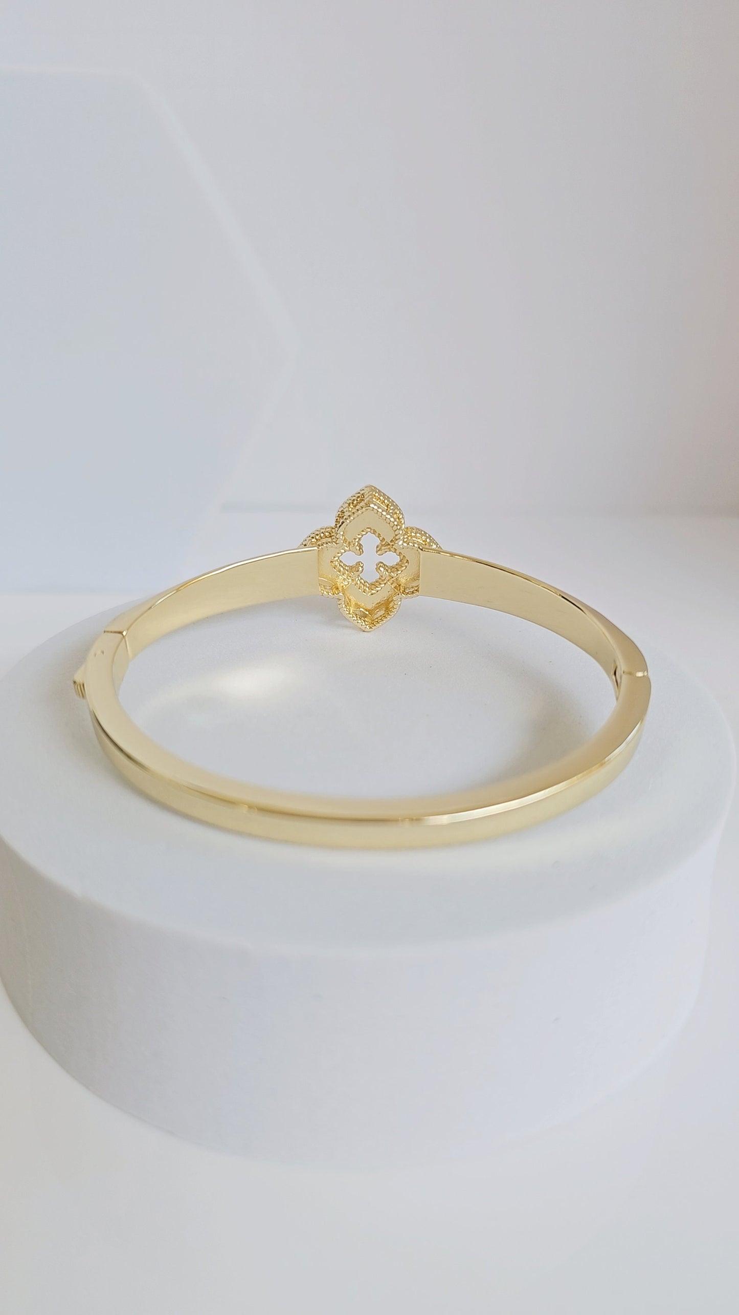 Mother of Pearl Large Clover Bangle Bracelet
