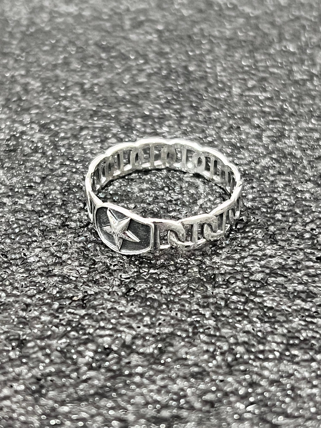 Shooting Star Unisex Ring – 10mm Band Width