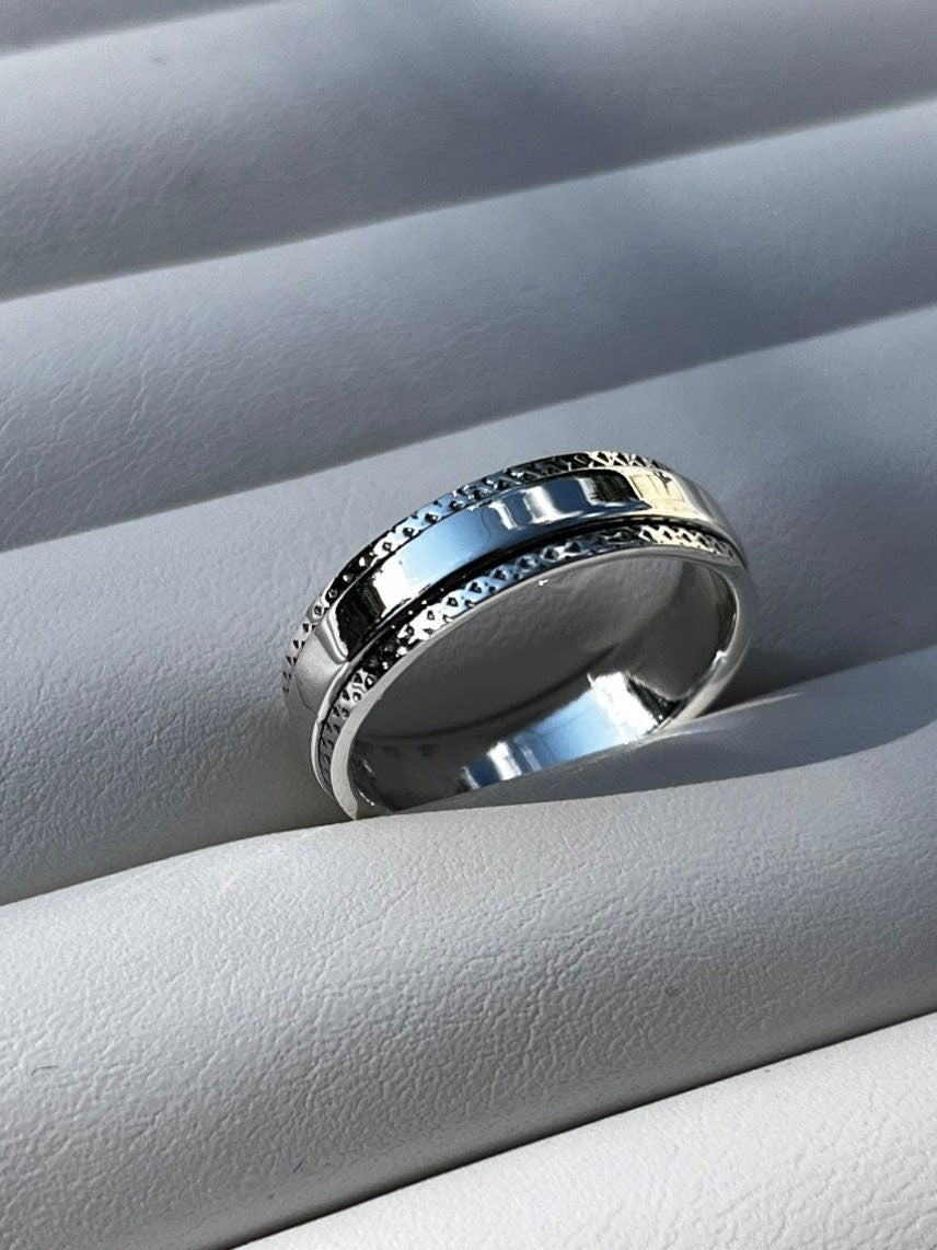 Design Sterling Silver Spinner Ring