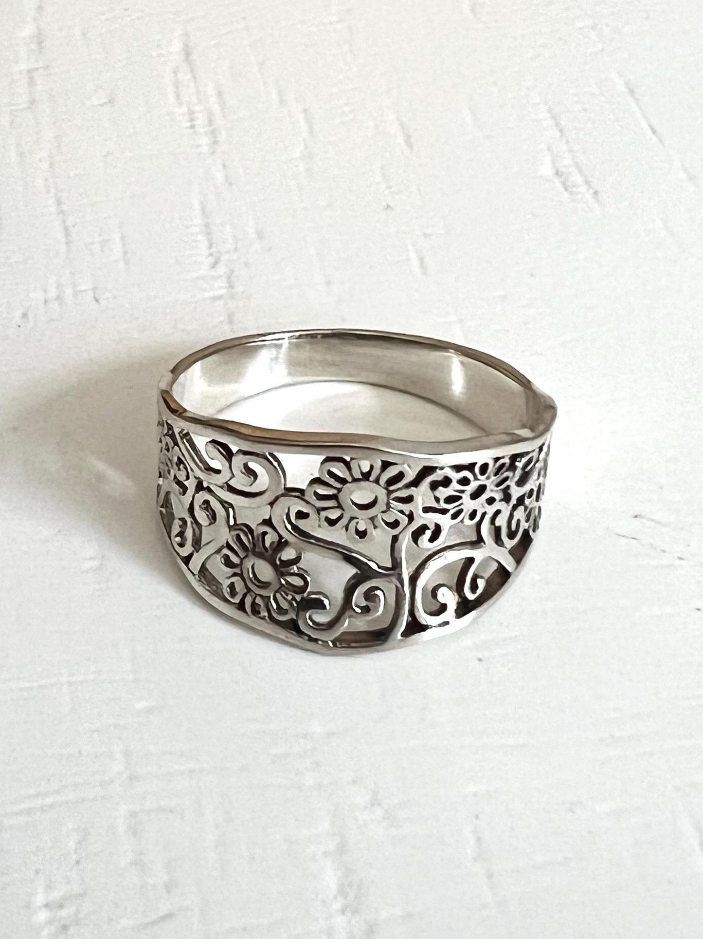Sterling Silver Daisy Vine Ring: Minimalist Floral Band