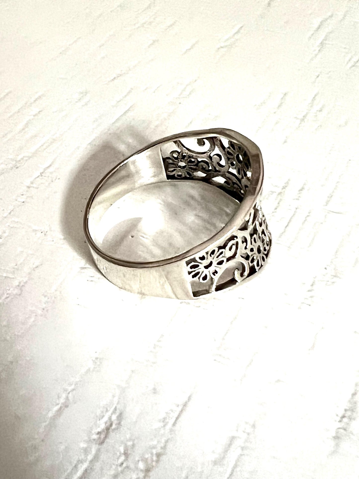 Sterling Silver Daisy Vine Ring: Minimalist Floral Band
