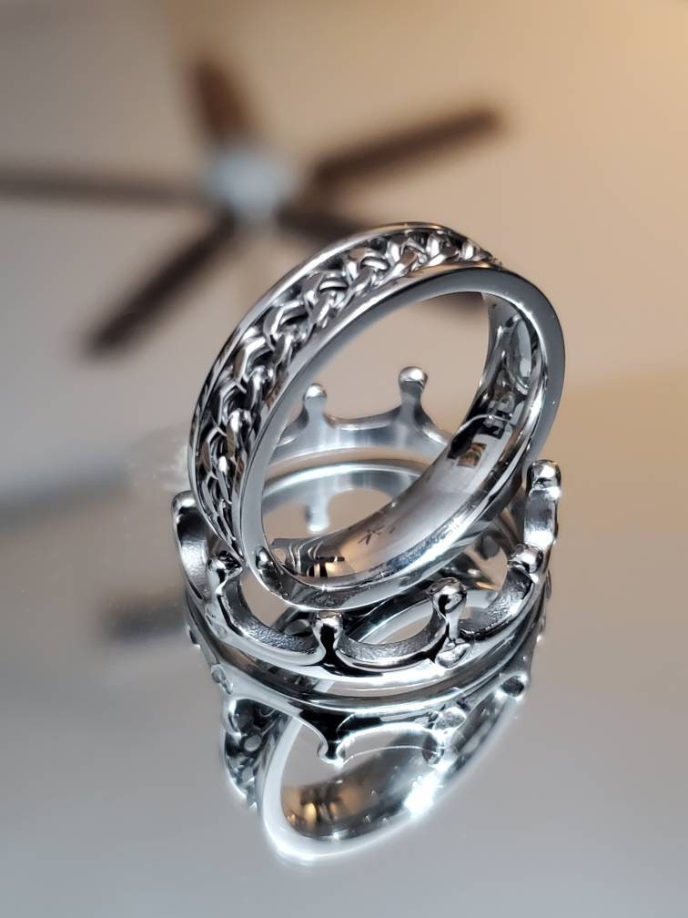 Crown Unisex Ring – Stainless Steel