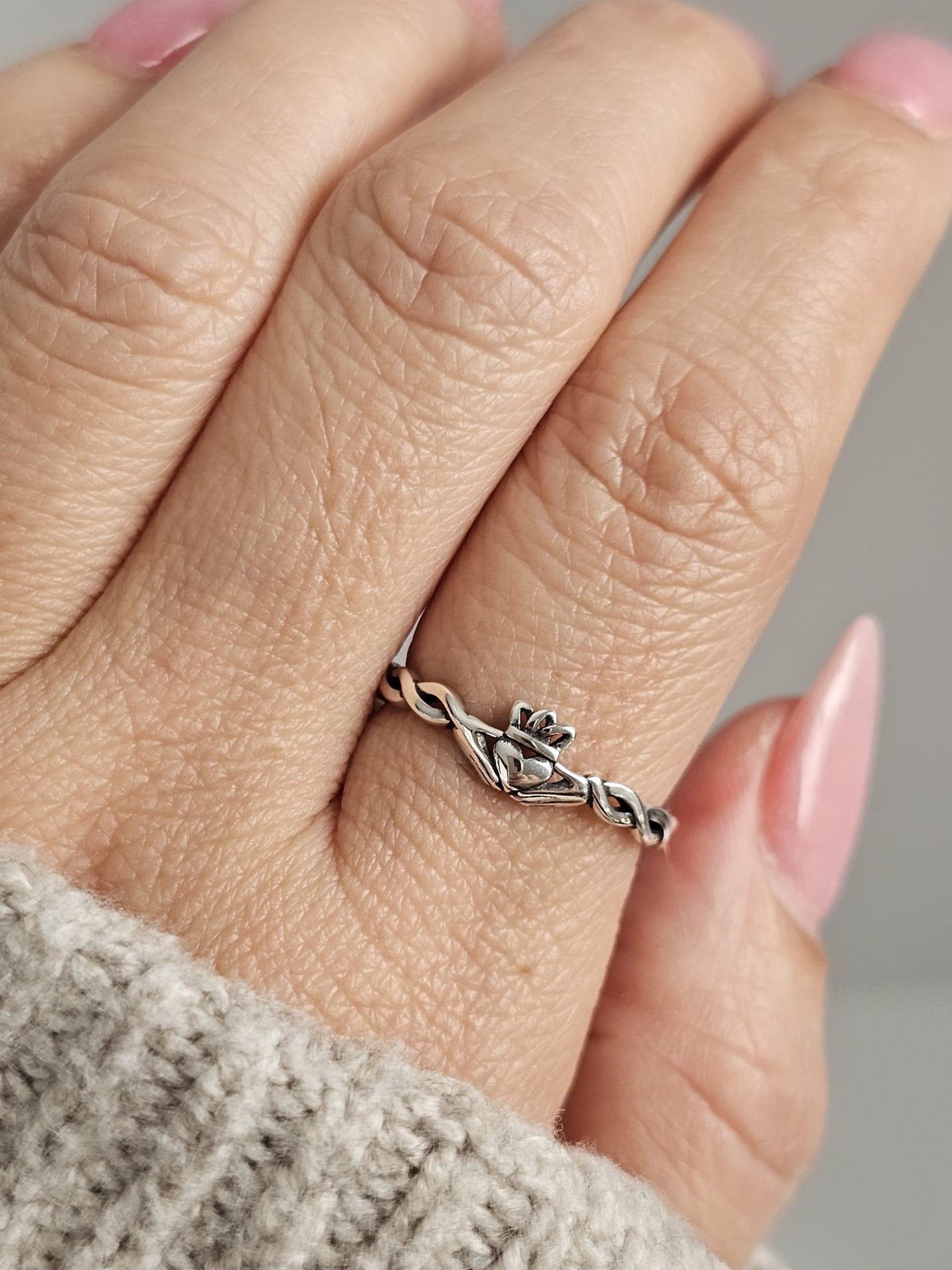 Vine Claddagh Ring – Sterling Silver