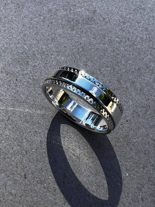 Design Sterling Silver Spinner Ring