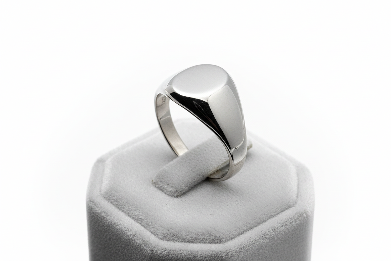 Simple Elegance Unisex Signet Band