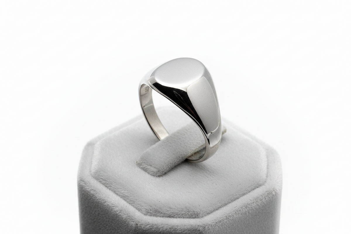 Simple Elegance Unisex Signet Band