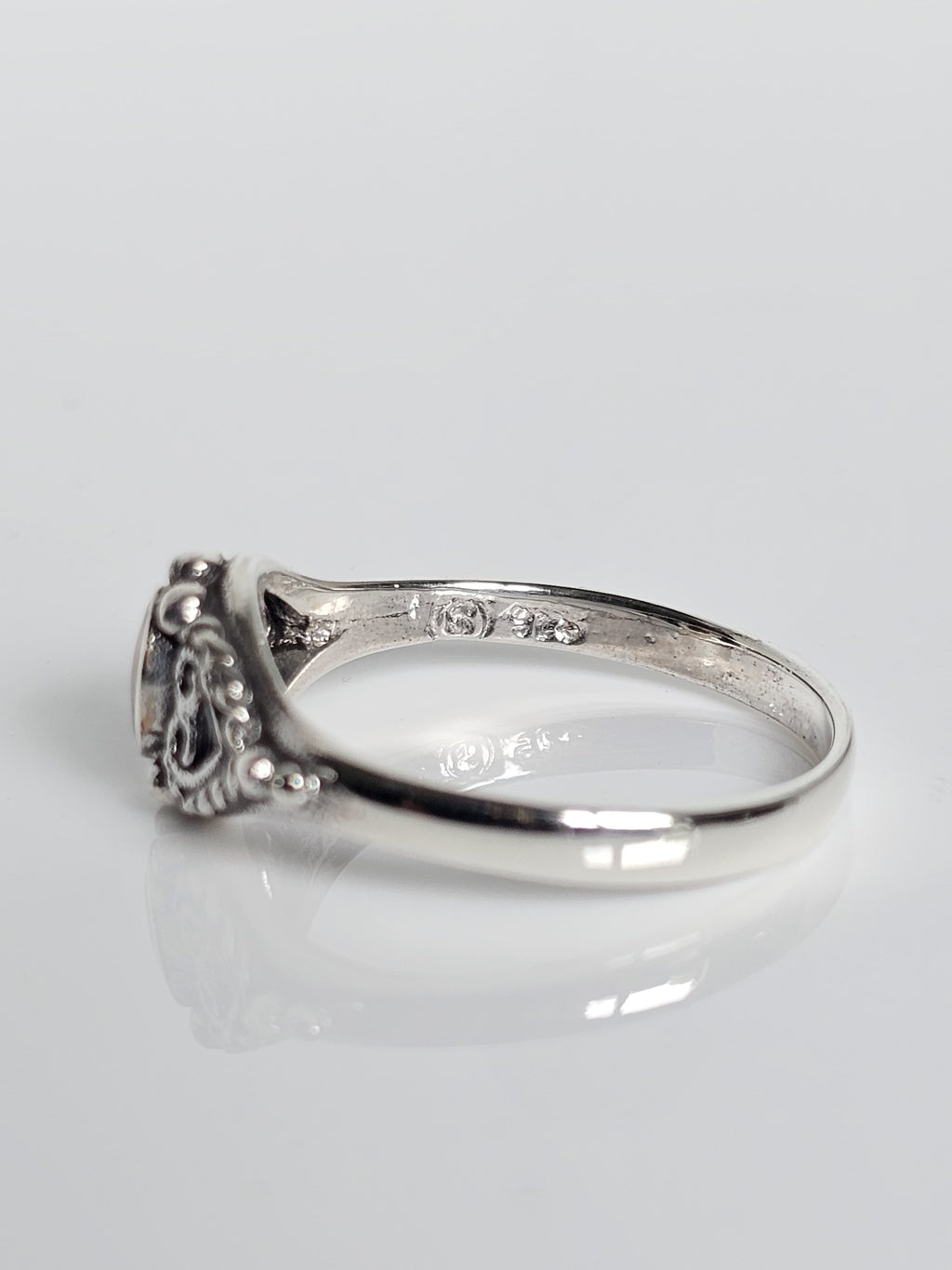 Red Stone Agate Unisex Signet Ring – Sterling Silver