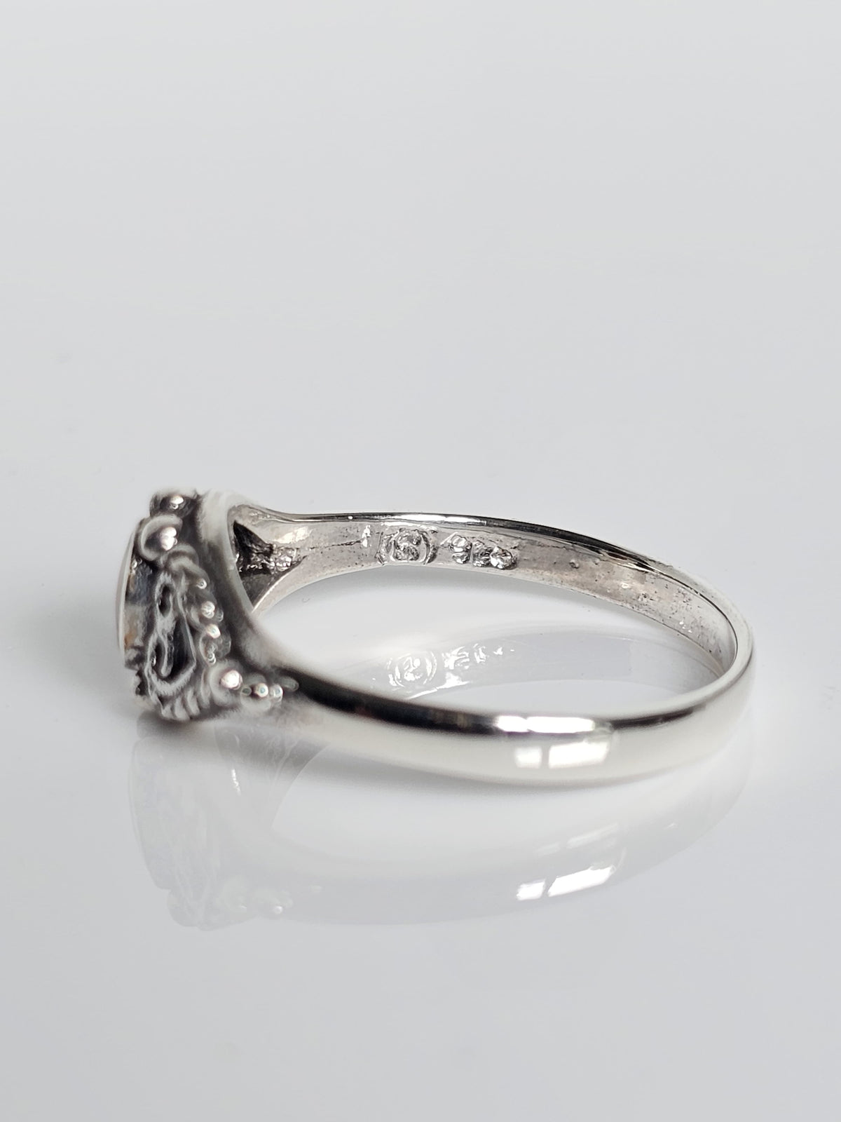Red Stone Agate Unisex Signet Ring – Sterling Silver