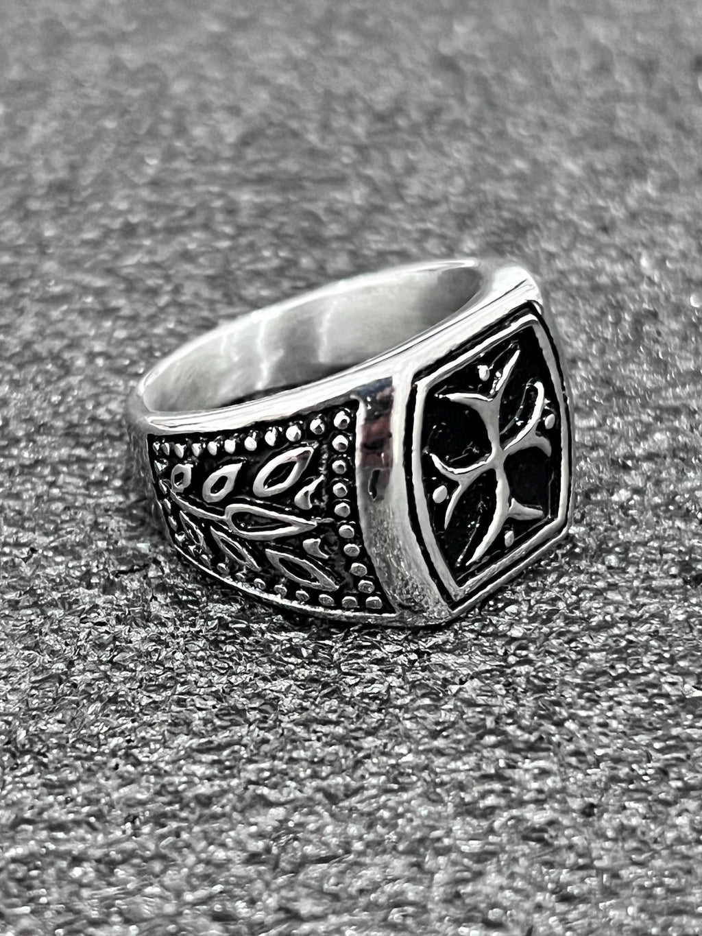 Cross Shield Men's Ring – Stainless Steel