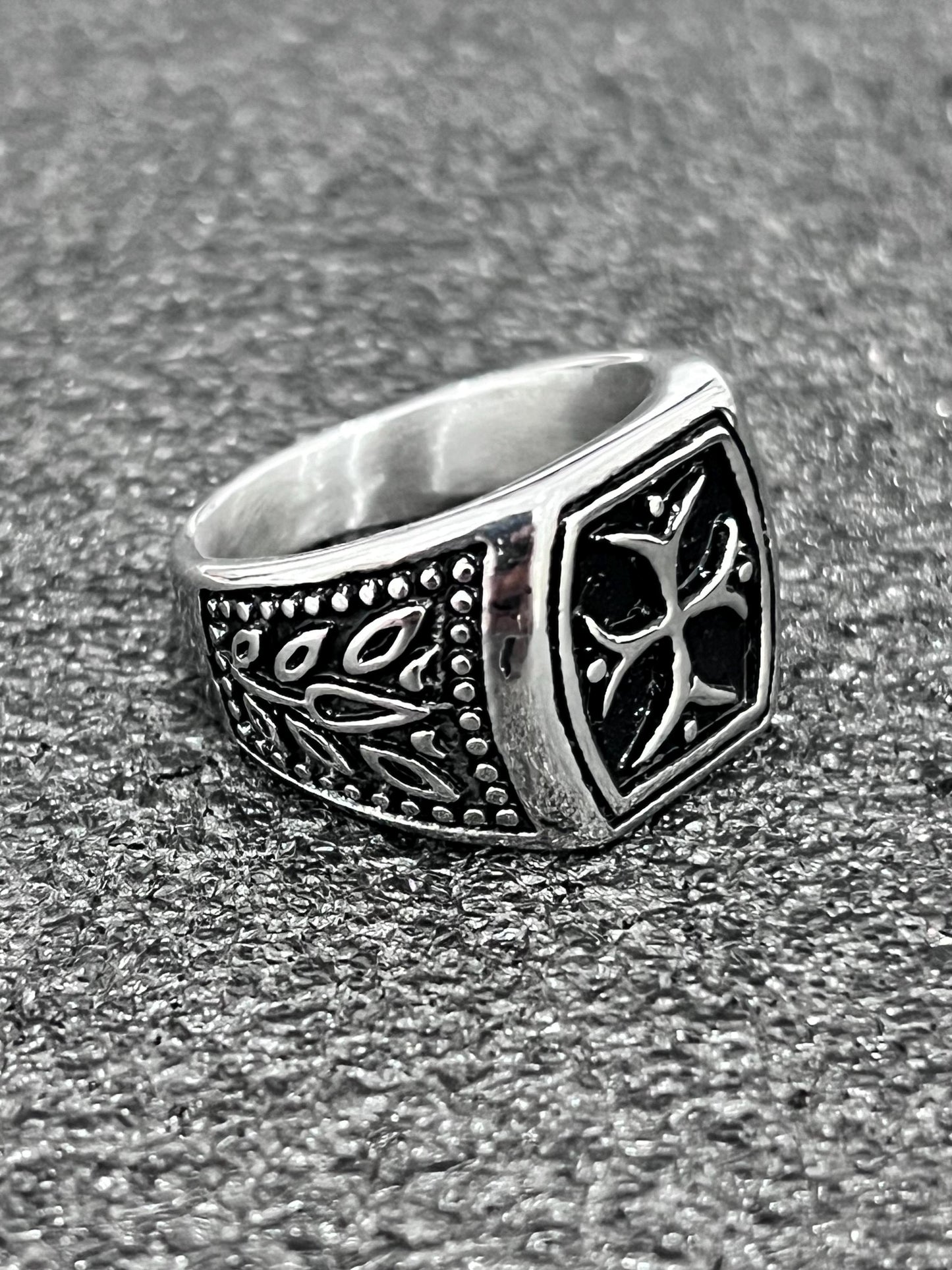 Men's Stainless Steel Cross Shield Ring: Medieval Style