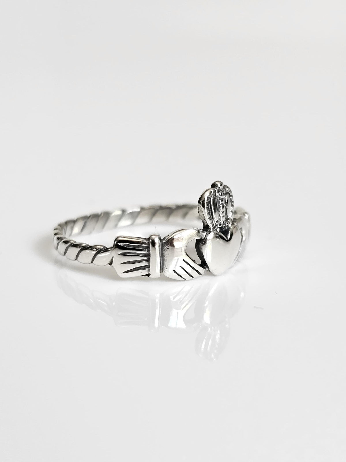 Flat Rope Claddagh Oxidized Ring – Sterling Silver