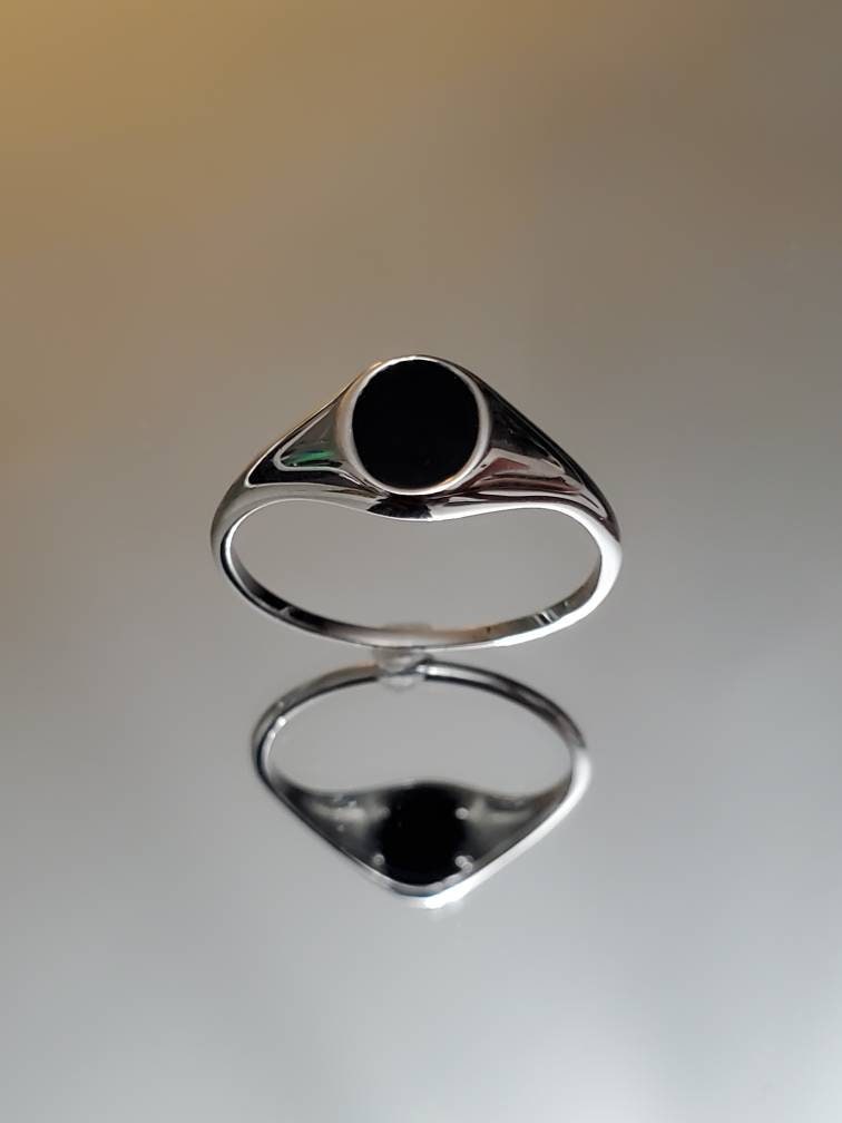 Simple Signet Black Agate Ring