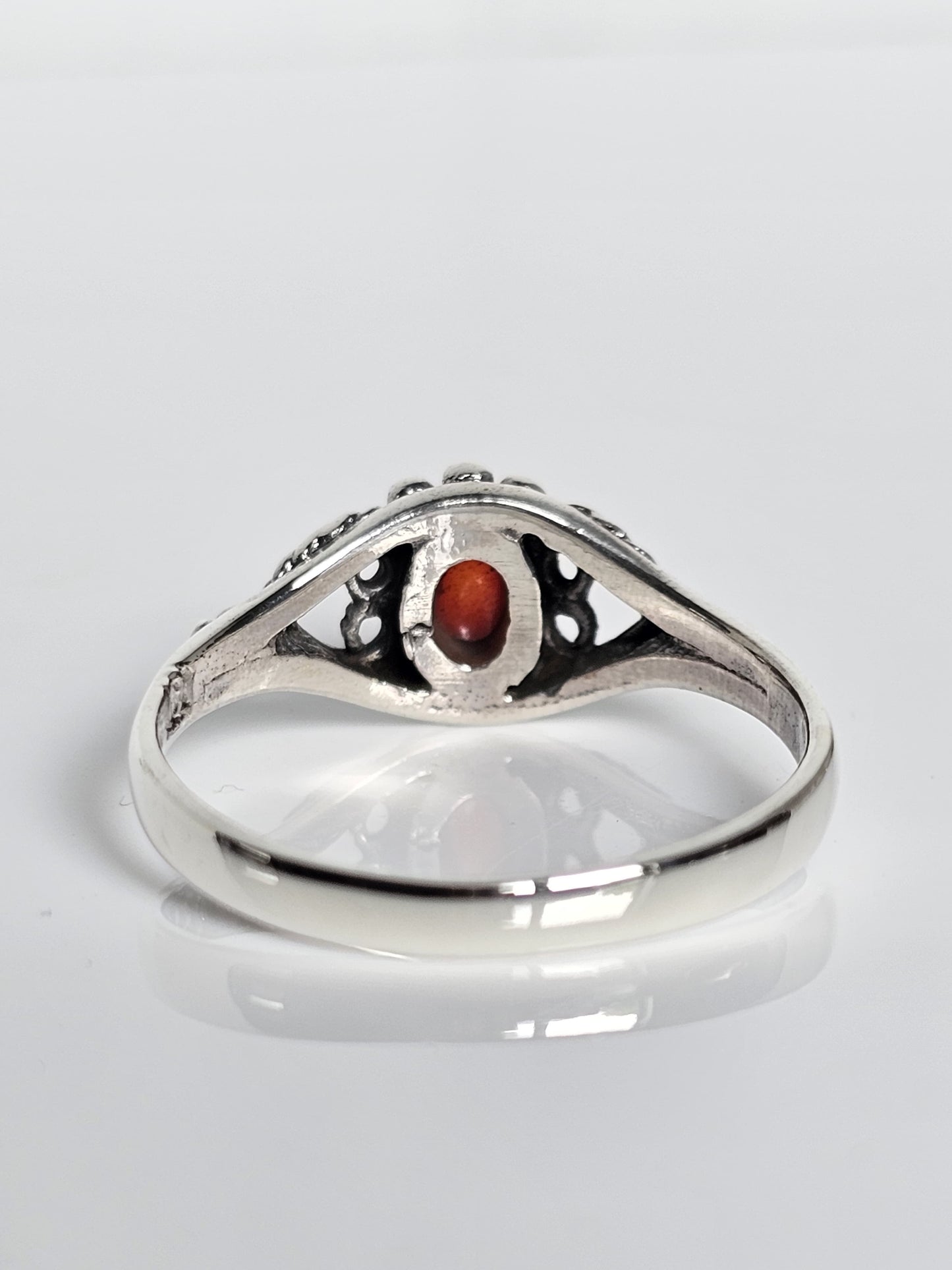 Sterling Silver Signet Ring with Red Agate Stone - Unisex 8mm Face, 2mm Band