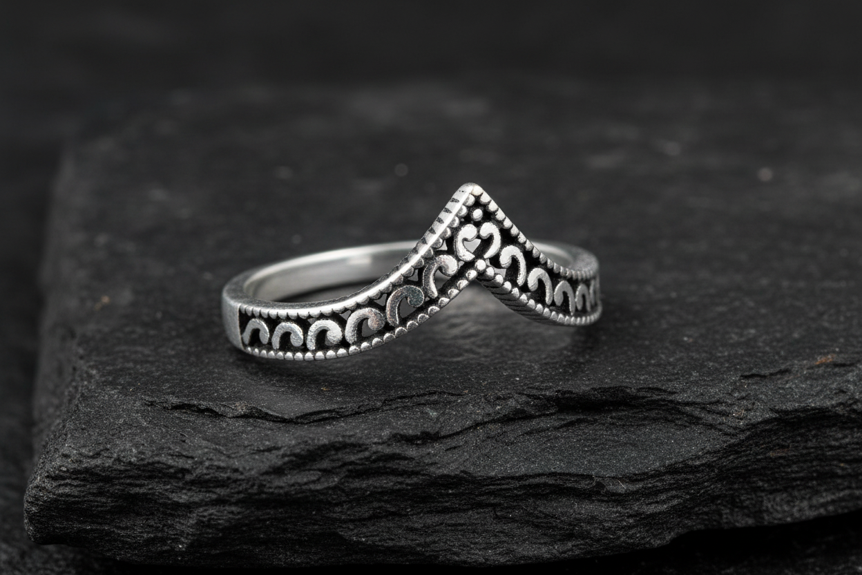 Sterling Silver Chevron Women Ring, Curved Ring, V Shape ring, Boho chic Ring, Stacking Ring, Dainty Ring, Geometric Ring