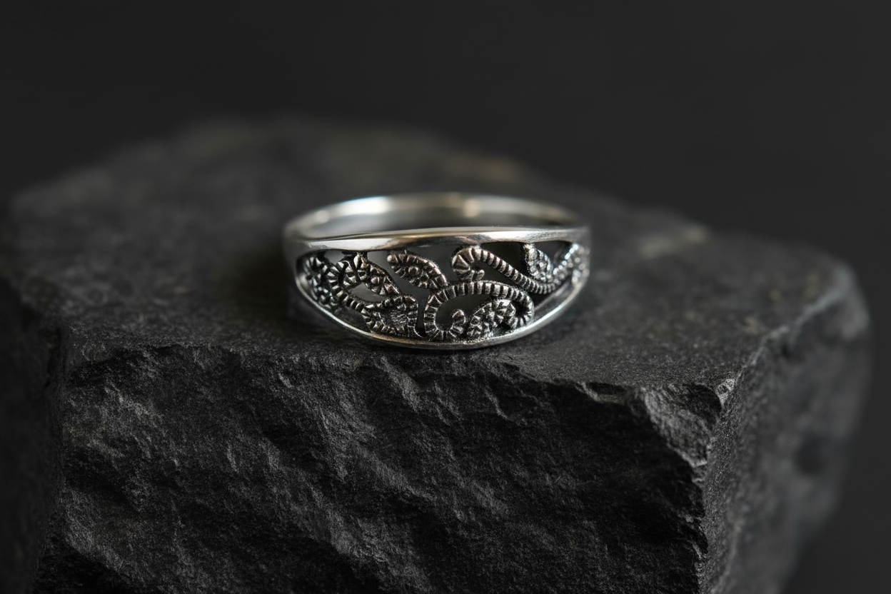 Evil Eye Leaf Vines Ring 