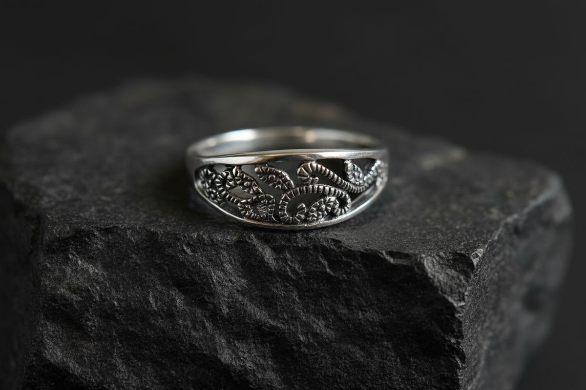 Evil Eye Leaf Vines Ring 