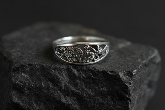 Evil Eye Leaf Vines Ring 