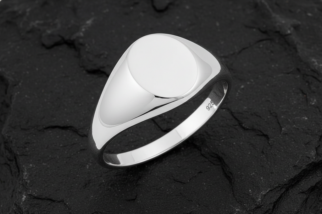 Simple Elegance Unisex Signet Band