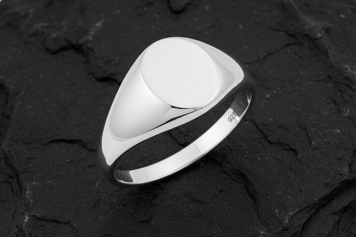 Simple Elegance Unisex Signet Band