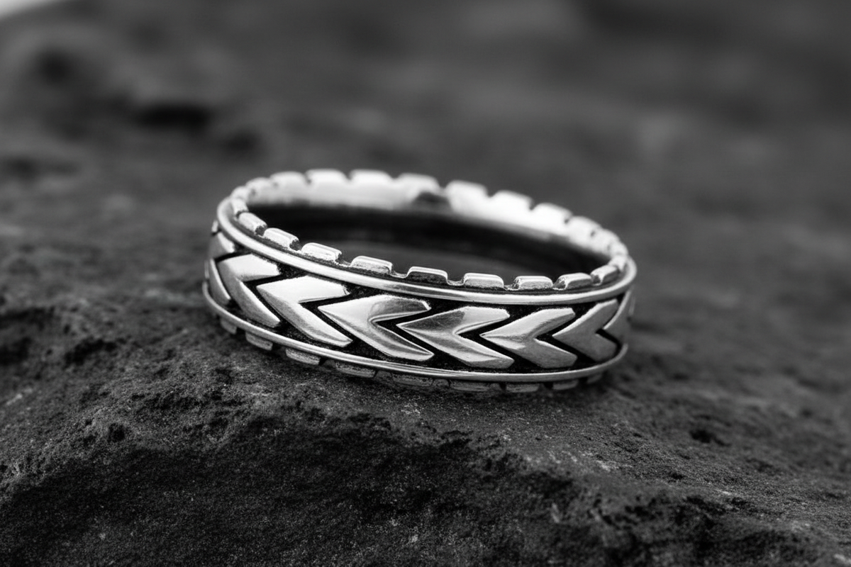 Arrowhead Simple Unisex Wedding Ring – Sterling Silver