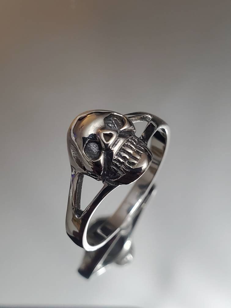 Small Skull Ring