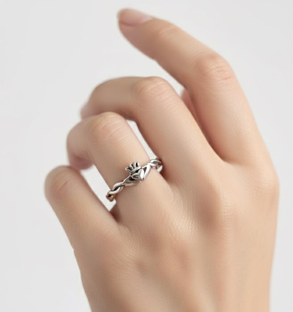 Vine Claddagh Ring – Sterling Silver
