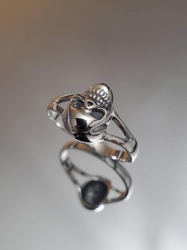 Small Skull Ring