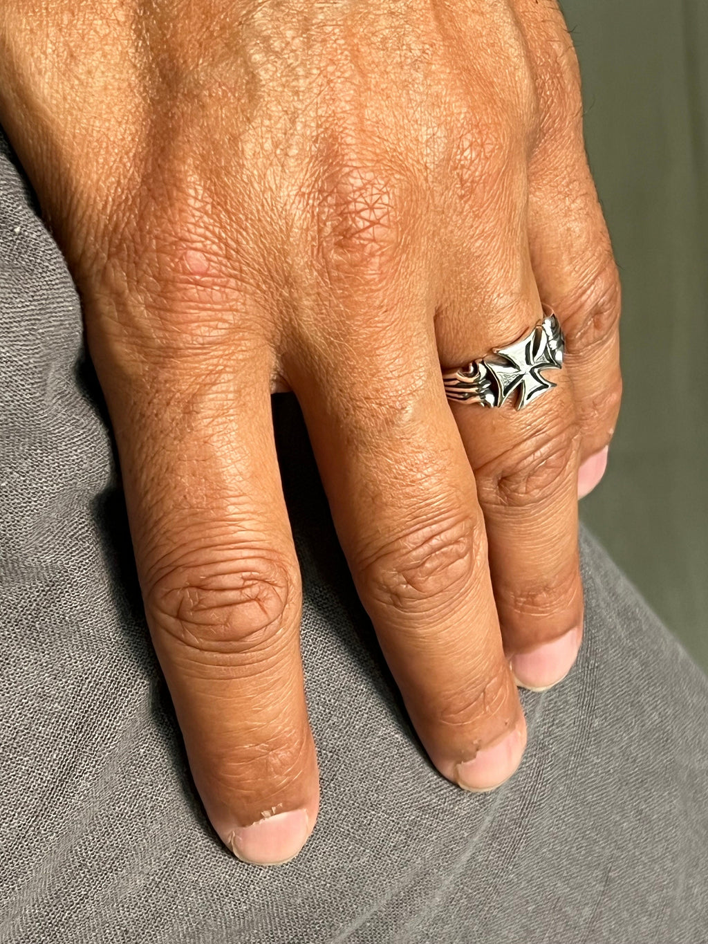 Cross Ring – Sterling Silver with Rhodium Plated