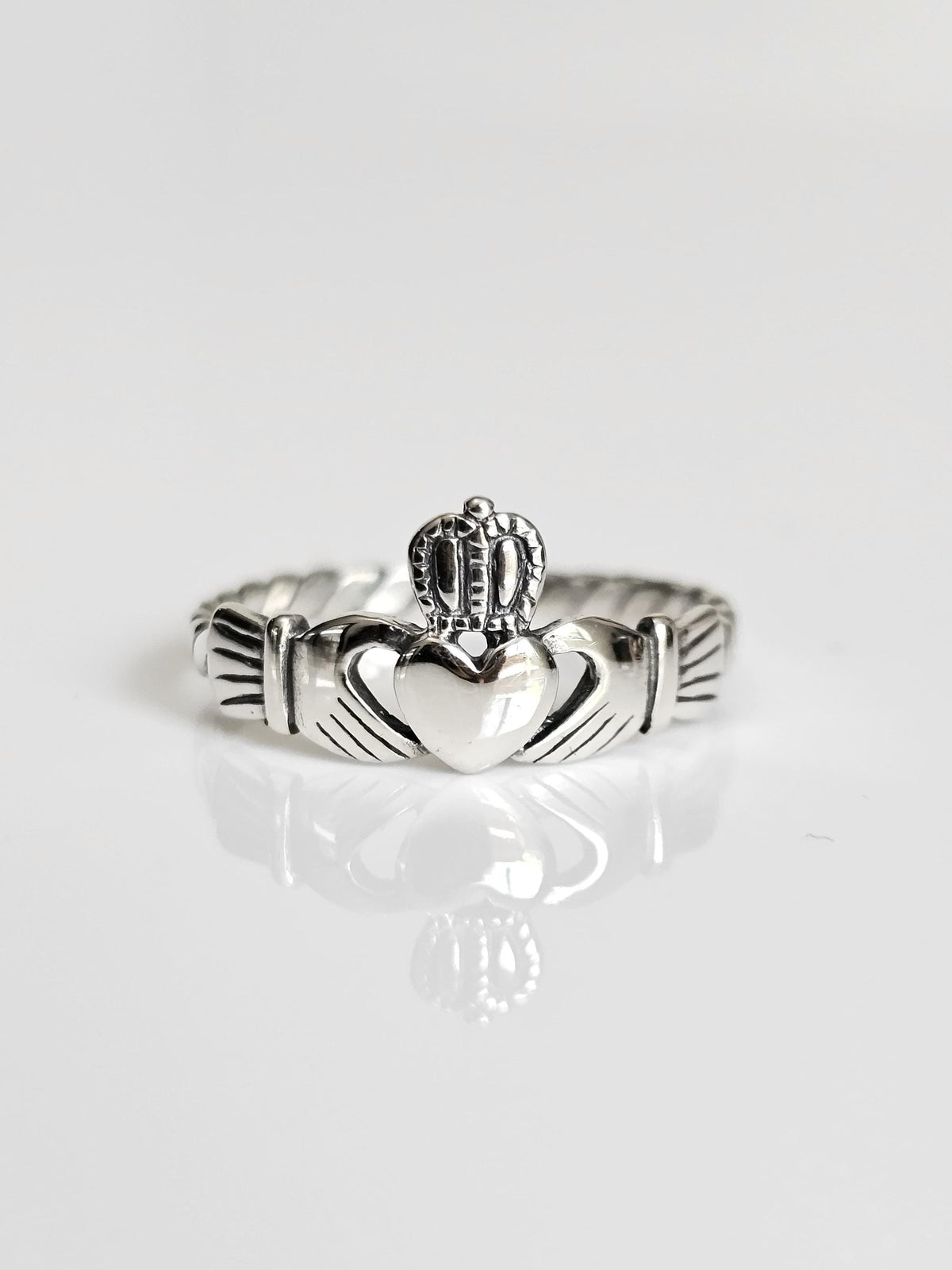 Flat Rope Claddagh Oxidized Ring – Sterling Silver