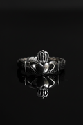 Flat Rope Claddagh Oxidized Ring – Sterling Silver