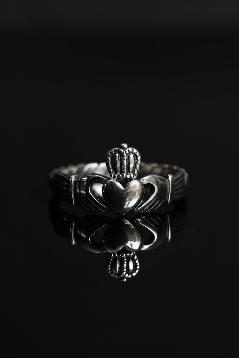 Flat Rope Claddagh Oxidized Ring – Sterling Silver