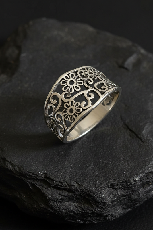 Sterling Silver Daisy Vine Ring: Minimalist Floral Band
