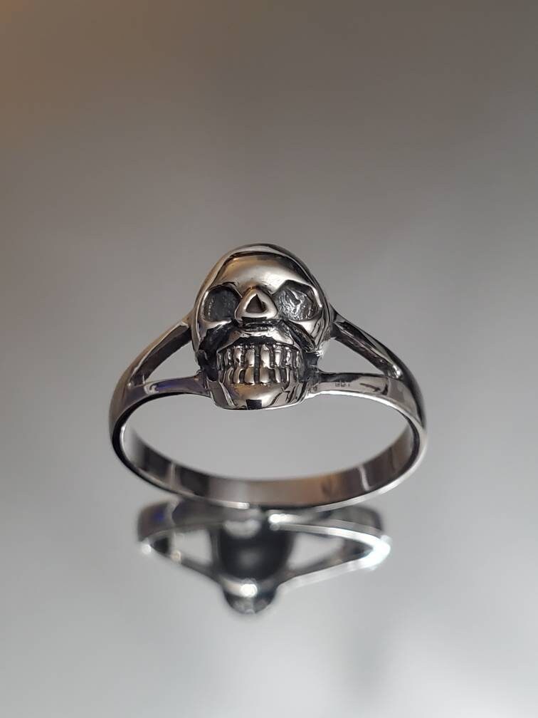 Small Skull Ring