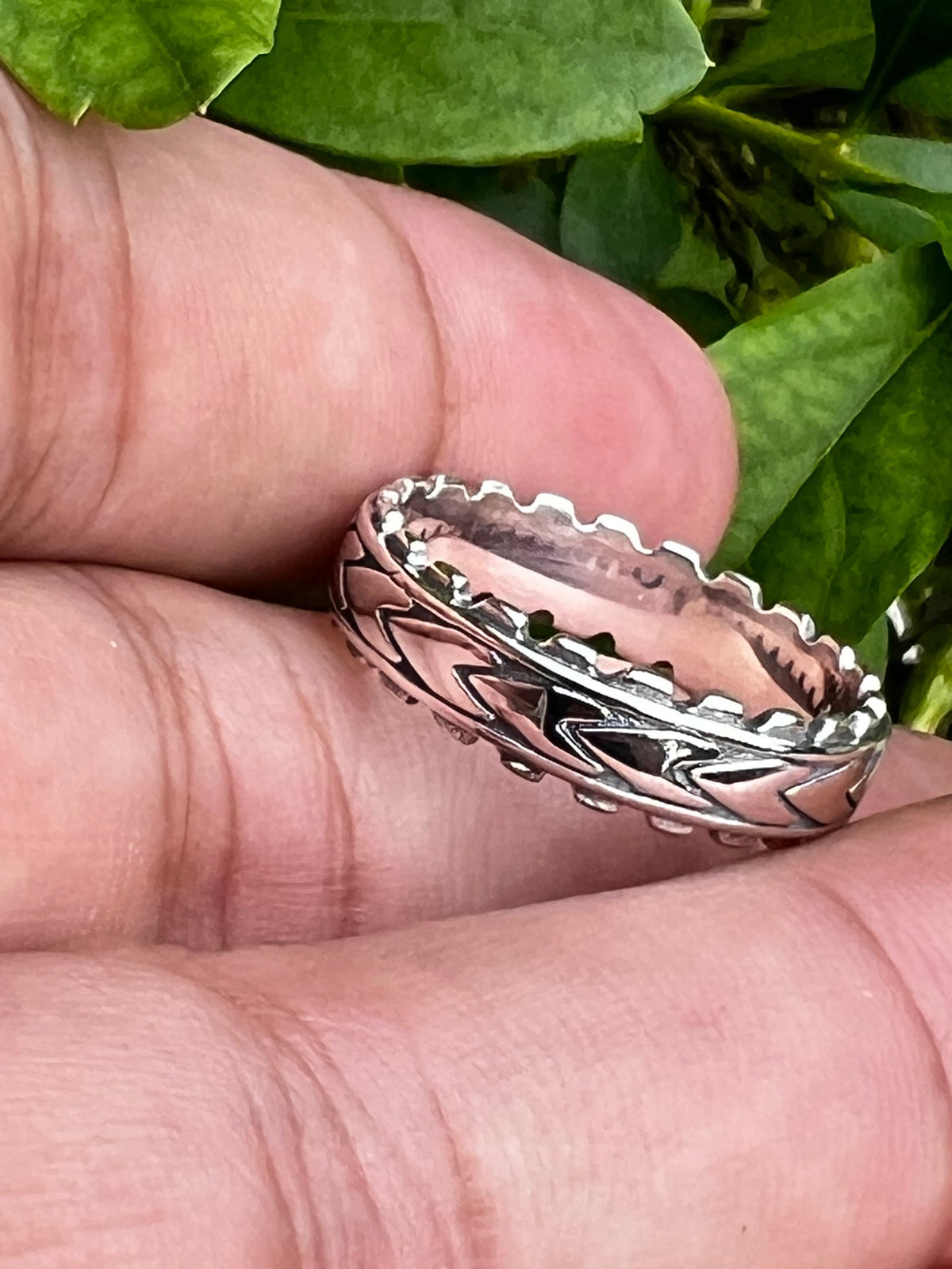 Arrowhead Simple Unisex Wedding Ring – Sterling Silver