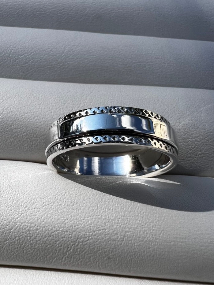 Design Sterling Silver Spinner Ring