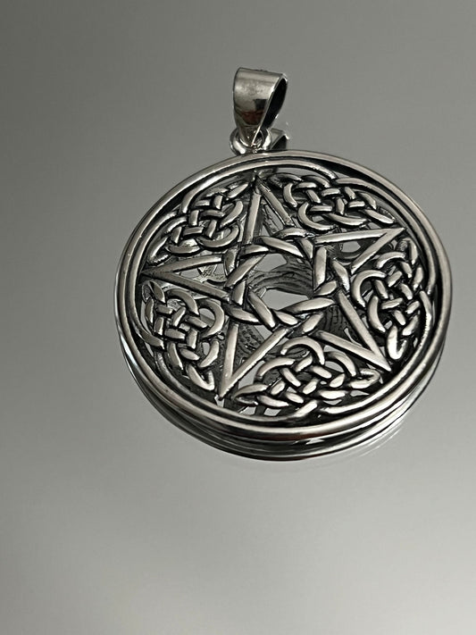 This item is a men's sterling silver Celtic Star Pendant.