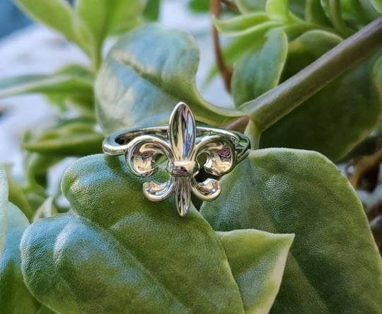 Fleur-de-lis Ring