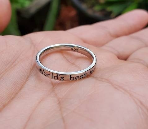 Engraved World's Mom – Detail