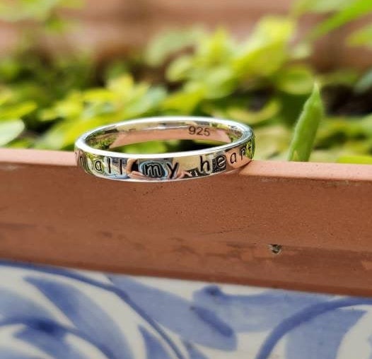 Engraved Mom – Detail
