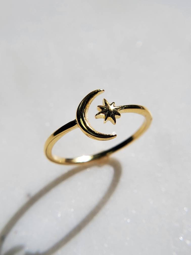 Thin Gold Moon Star Ring – Sterling Silver