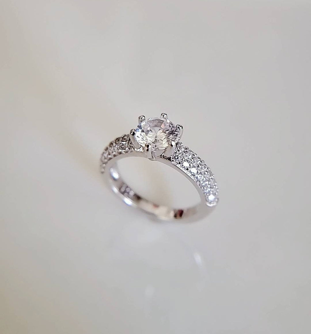 Engagement Ring Round Cut 1.03 ct.